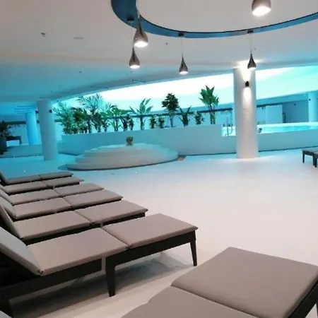 Apartman Hanza Tower White Sky 24 Jacuzzi & Pool &