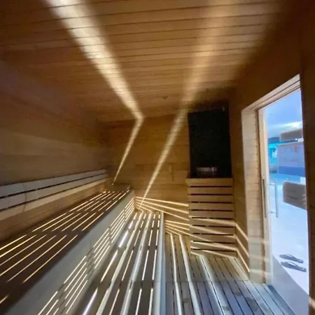 Hanza Tower White Sky 24 Jacuzzi & Pool & *