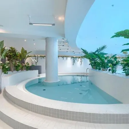 Apartman Hanza Tower White Sky 24 Jacuzzi & Pool &