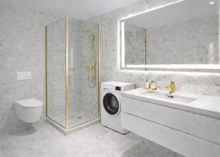 Hanza Tower White Sky 24 Jacuzzi & Pool &