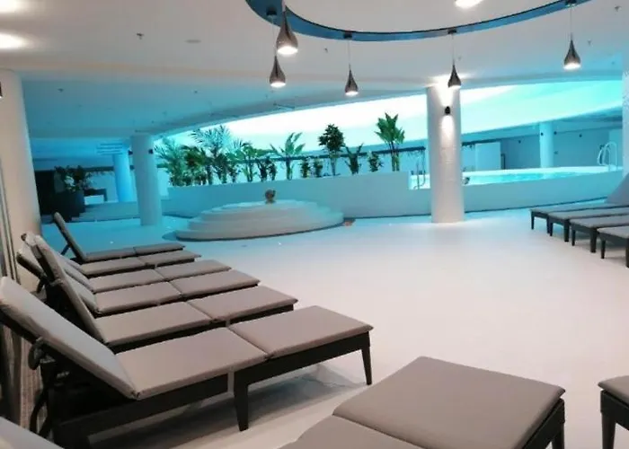 Apartman Hanza Tower White Sky 24 Jacuzzi & Pool &