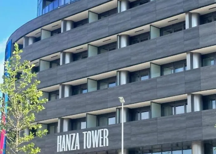 Hanza Tower White Sky 24 Jacuzzi & Pool & *